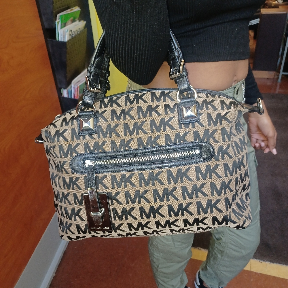 Purse - Picture 2 of 3